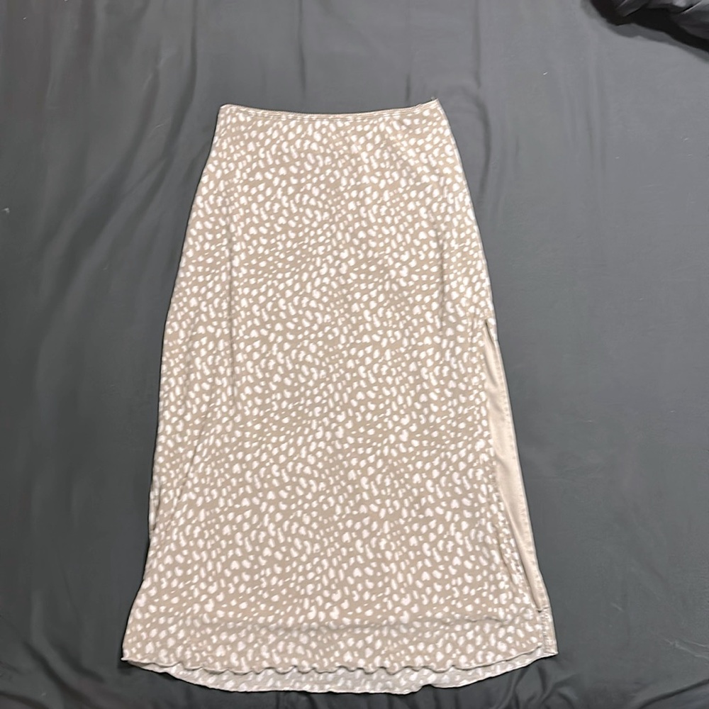 Tan leopard midi skirt. Extremely comfortable! No stains or tears